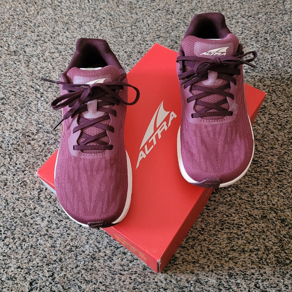 Womens Altra Running Sneaker Purple  size 6.5  Brand New/Box